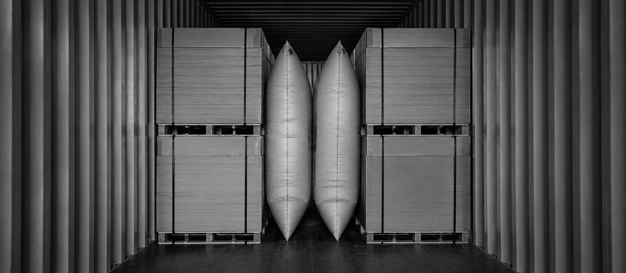 Dunnage bags securing palletized cargo in a shipping container